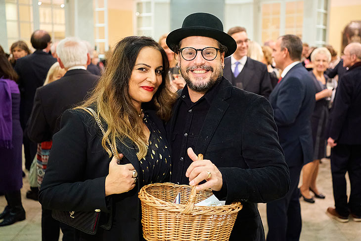Saina Bayatpour, Manuel Cortez